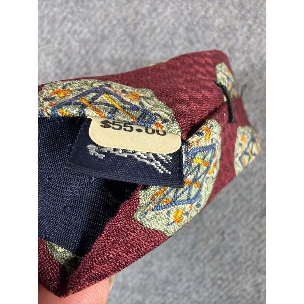 Burberry London Tie Mens Burgundy Silk Geometric Medallion Hand Sewn USA Vintage